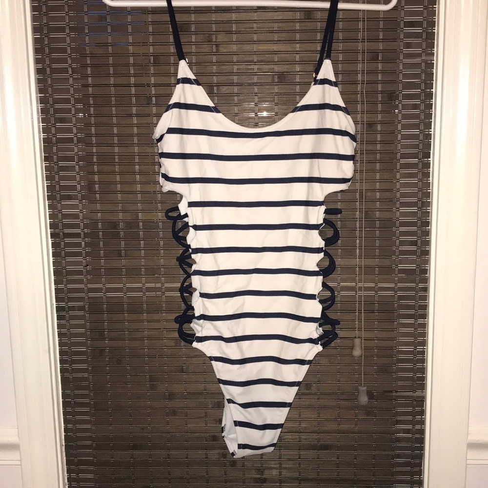 ADORABLE ABERCROMBIE ONE PIECE